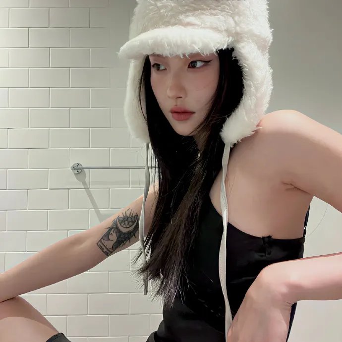 有很多蛋的公鸡封面